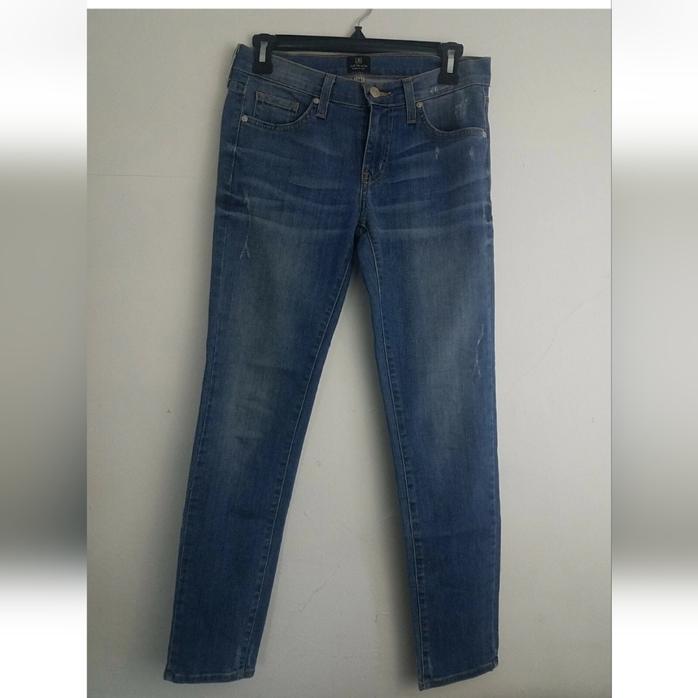 JUSTBLACK Medium Blue Lightly Distress Cropped Jeans Sz 24